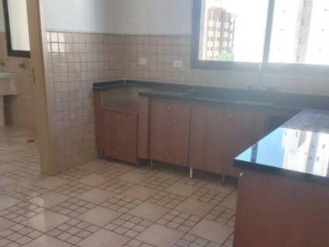 #50 - Apartamento para Venda em Londrina - PR